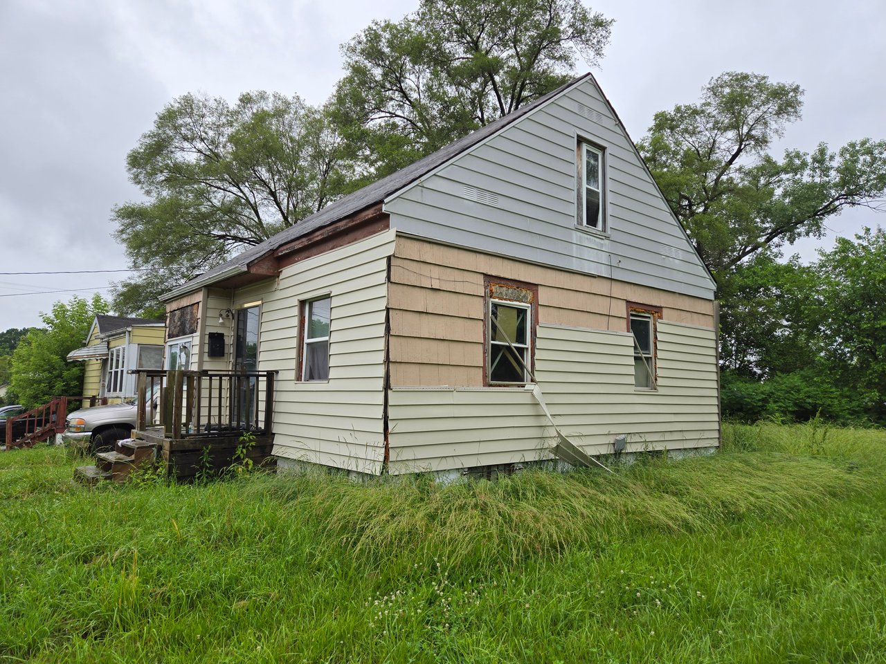 414 W Eldridge Ave