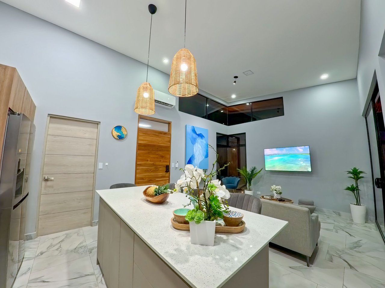 Great Location Brand New Pool House