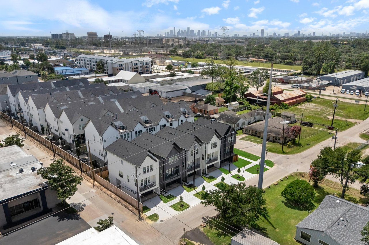 Skyline Homes at Lou Ellen Lane HTX