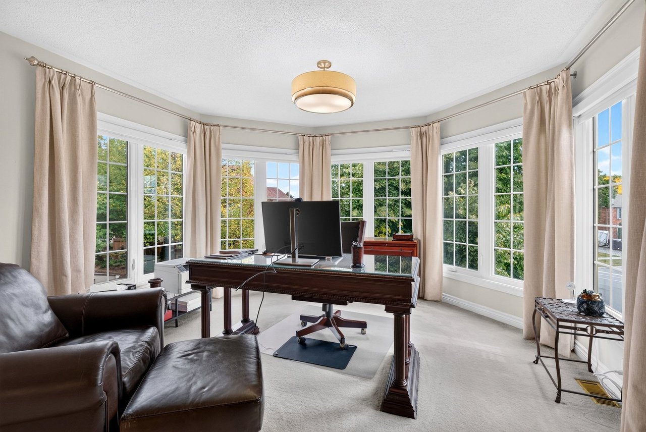Executive Millcroft Townhome