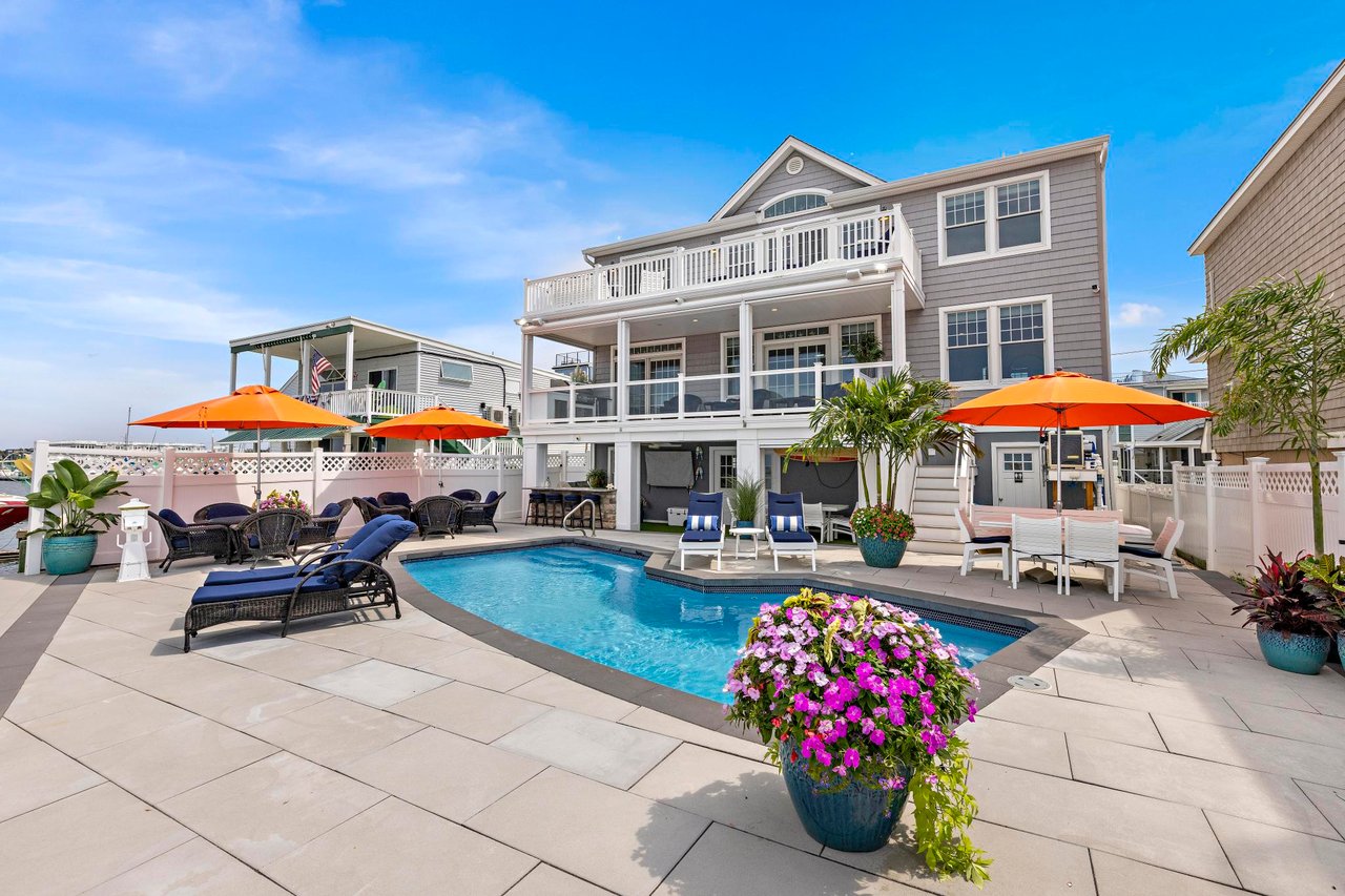 2108 Waverly Place