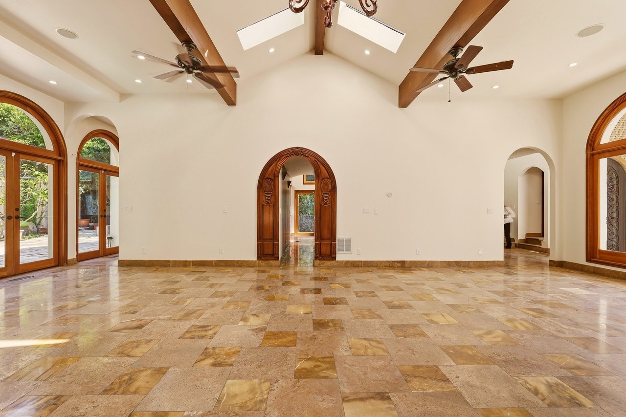 1260 Roscomare Rd