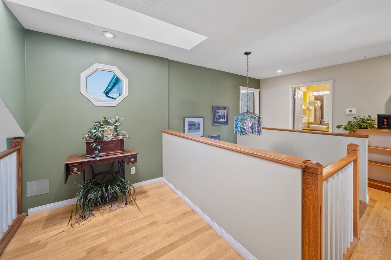330 Canyon Close
