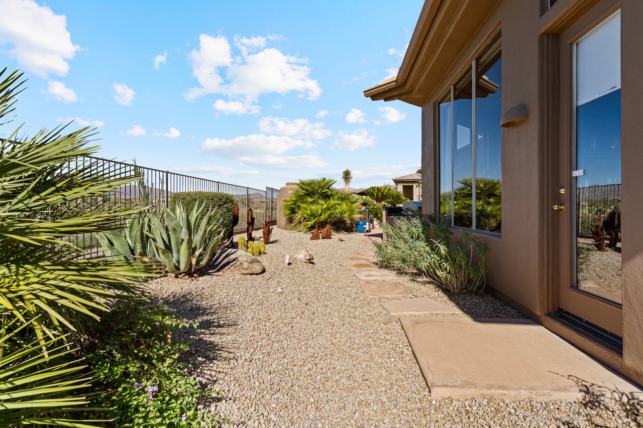 9812 E ROADRUNNER Drive