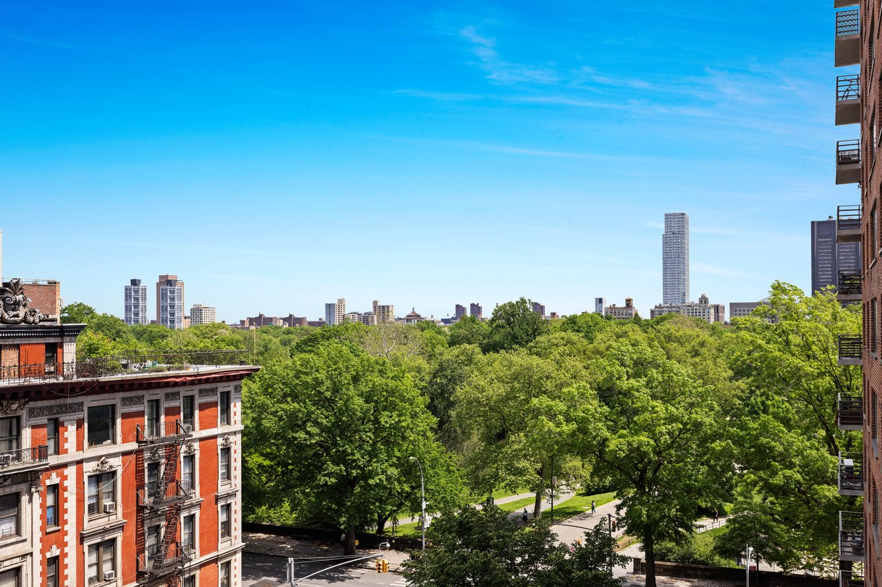 400 Central Park West, 8W