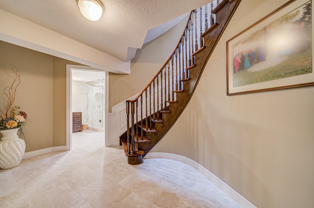 1296 Mapleridge Cres