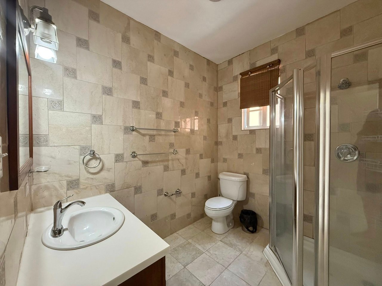 1084 Private Estate with Income