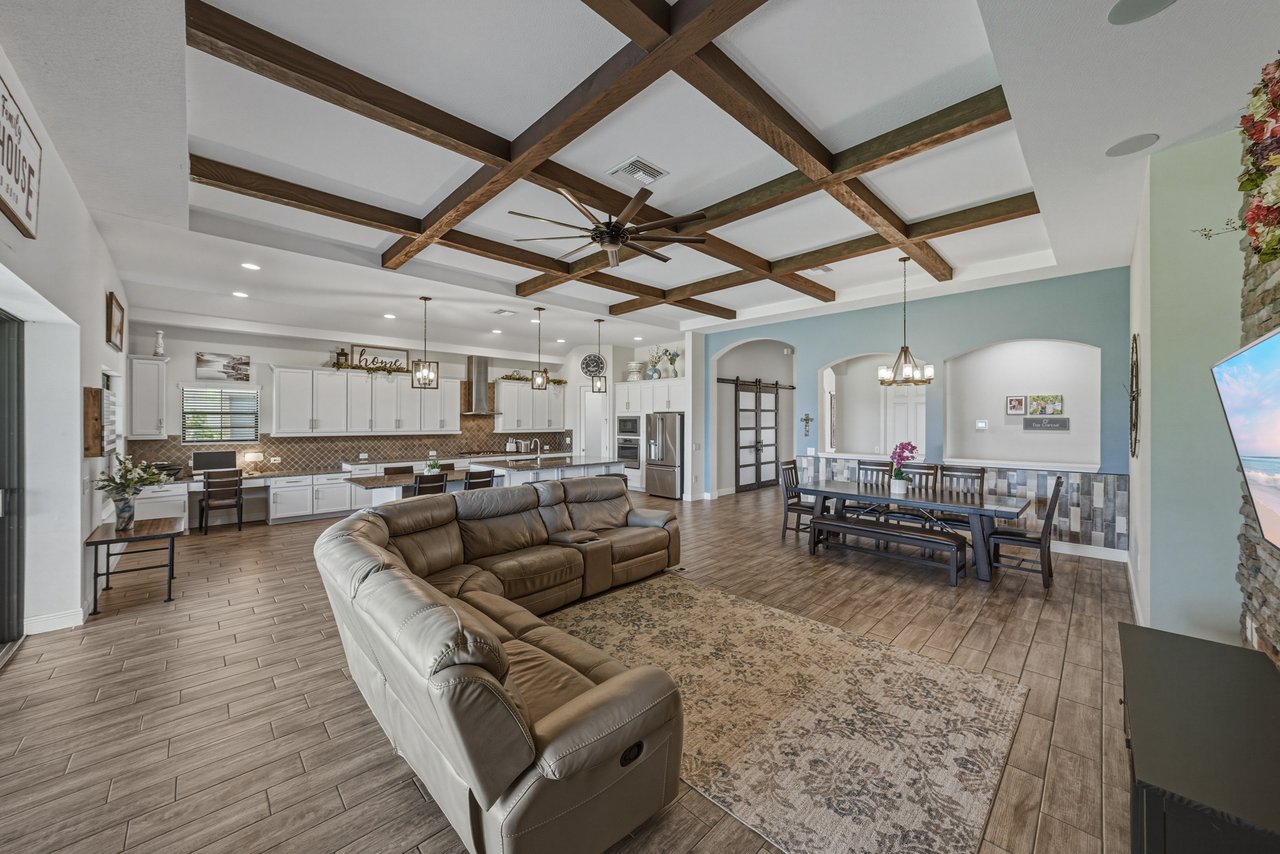 6743 Sunset Vista Way 