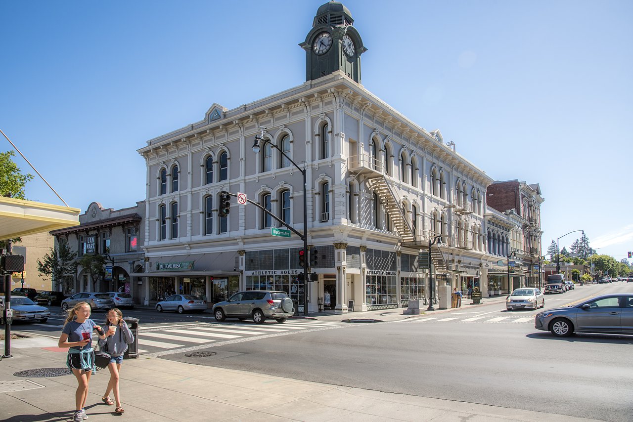 8 Starling Dr, Petaluma