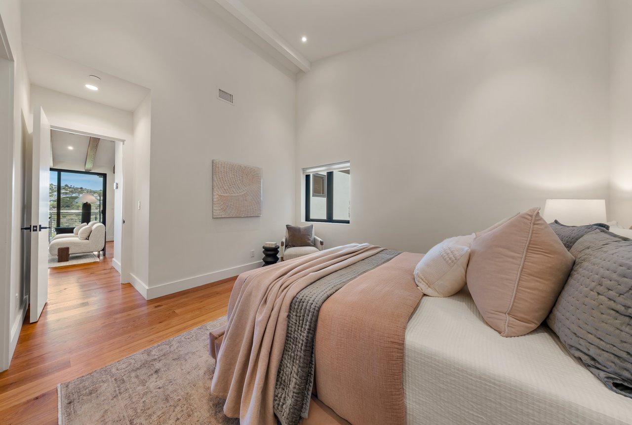 Contemporary Gem on Belvedere Island