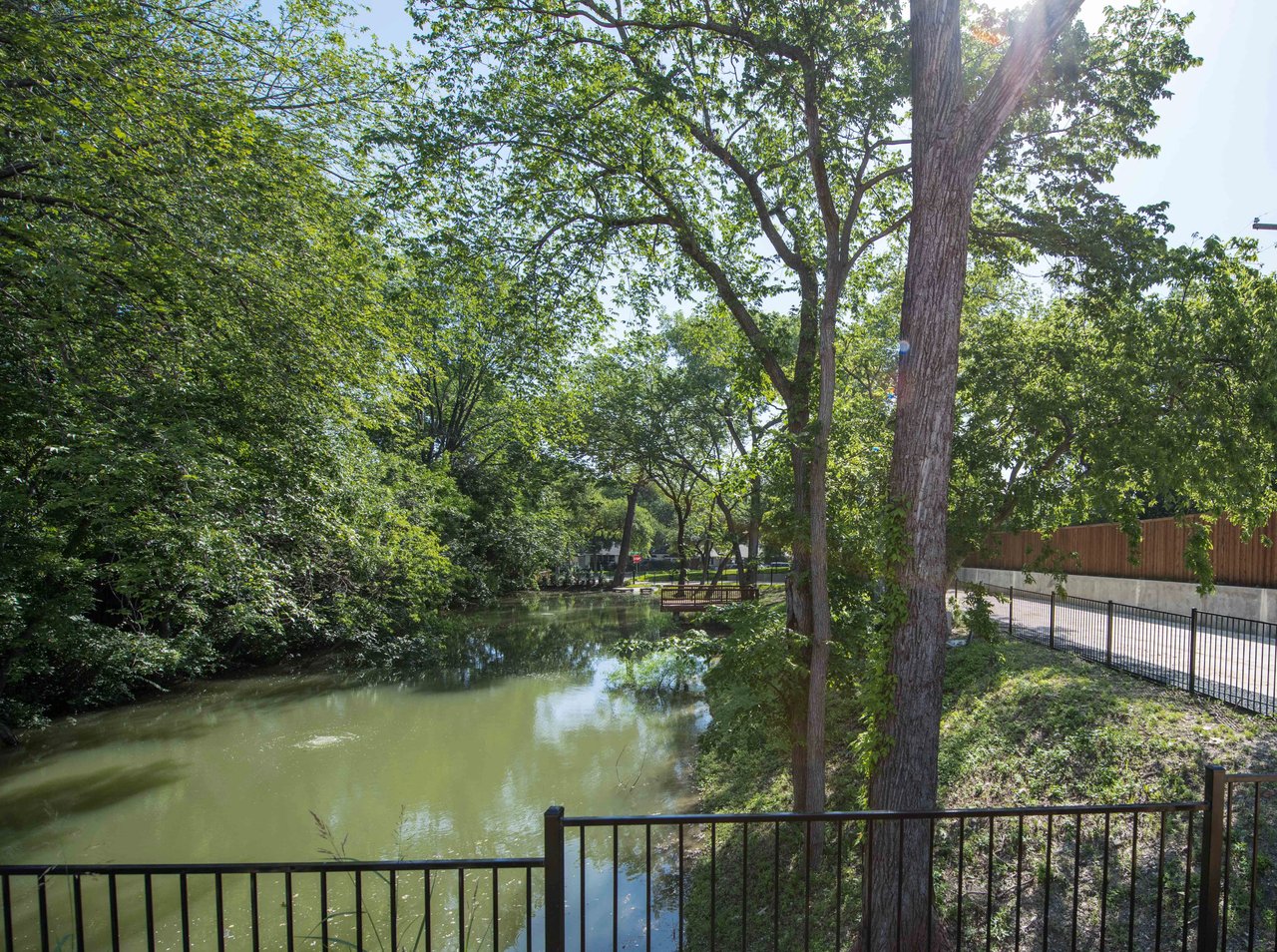 6910 Frontierwood Pl