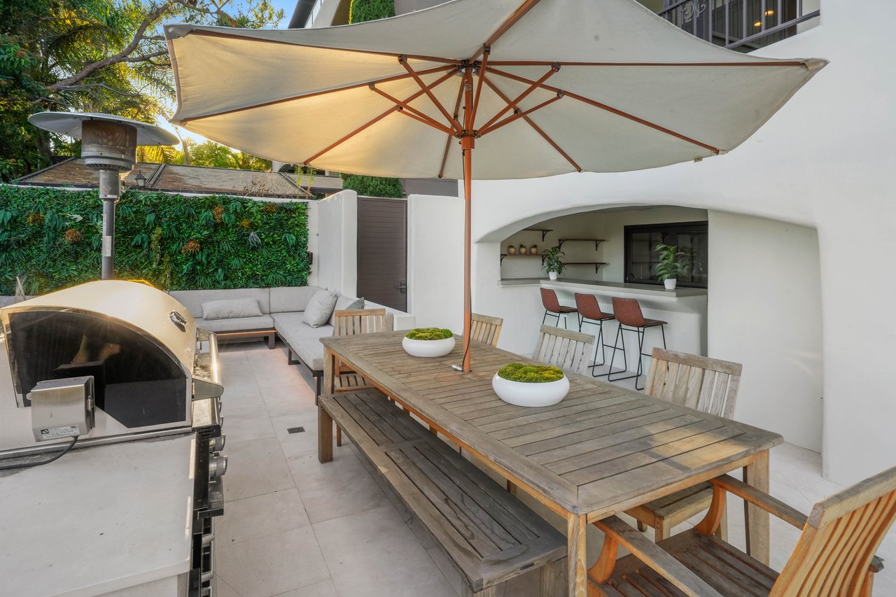 7212 Mulholland Dr, Hollywood Hills