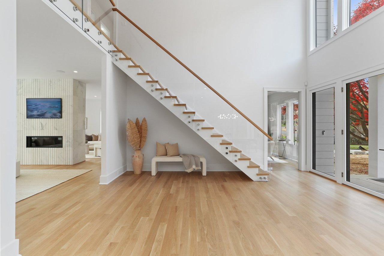 10 Bolton Lane