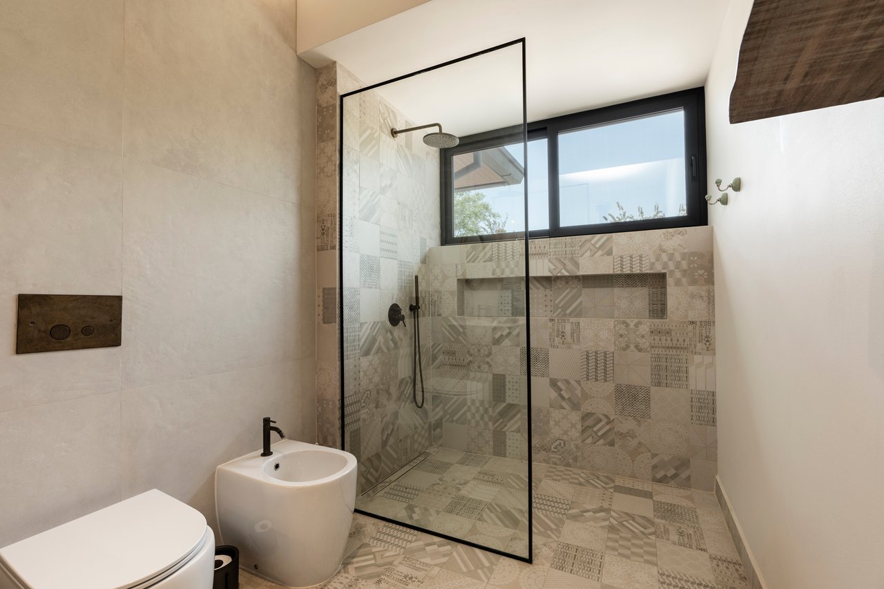 Villa Solana: Modern Luxury Steps from Playa Mansita in Hacienda Pinilla