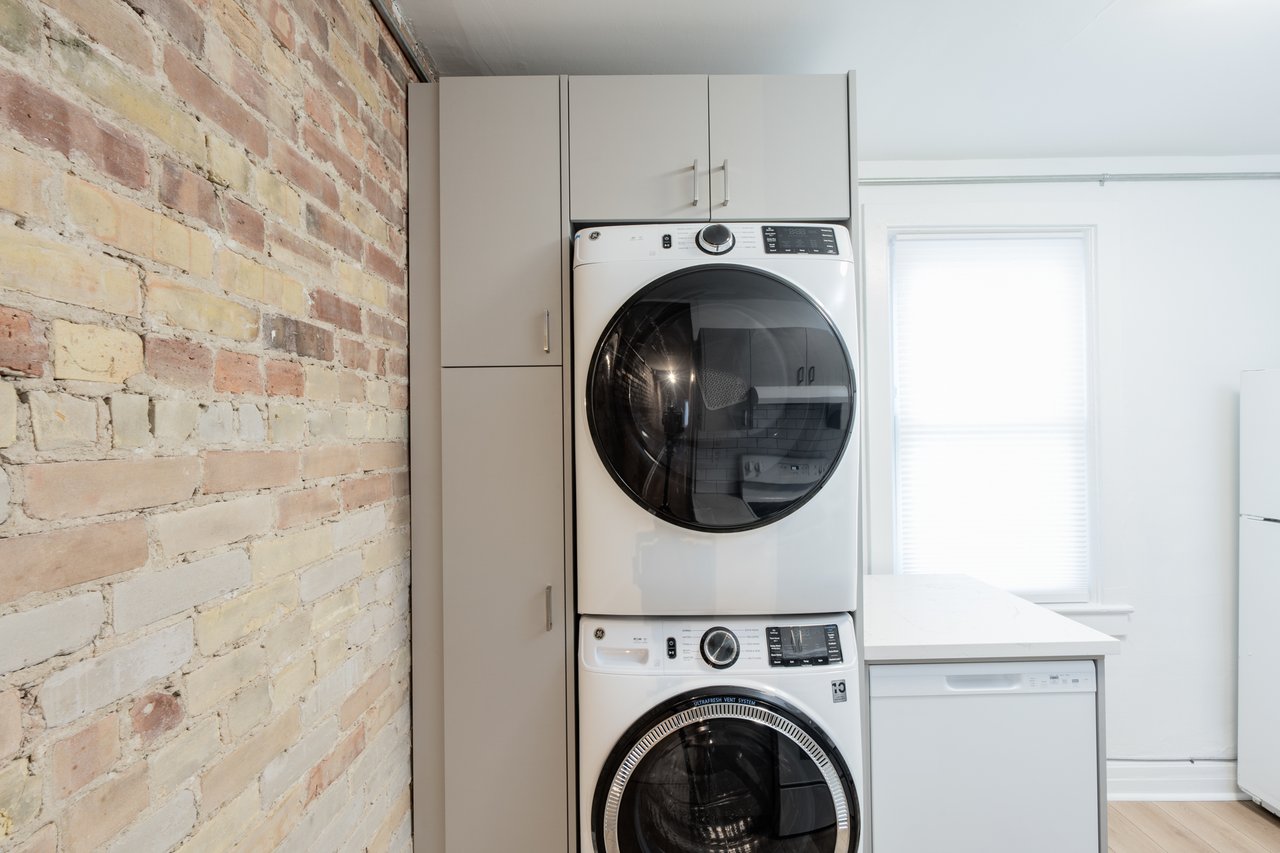 15 Indian Rd Cres #Upper