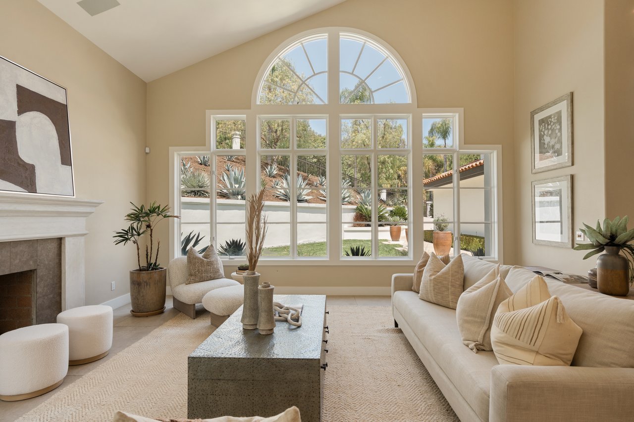 1805 Holly Tree Lane