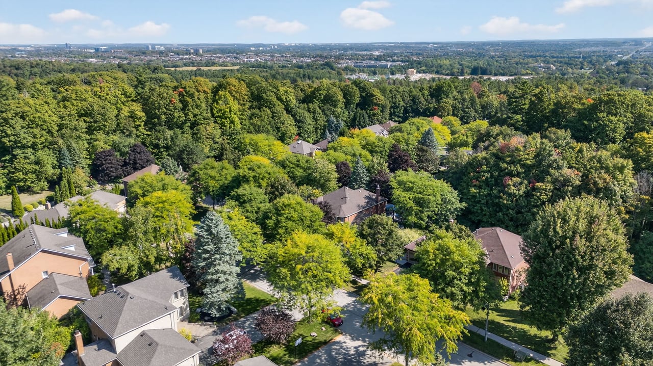 6 Falling Leaf Crt, Aurora