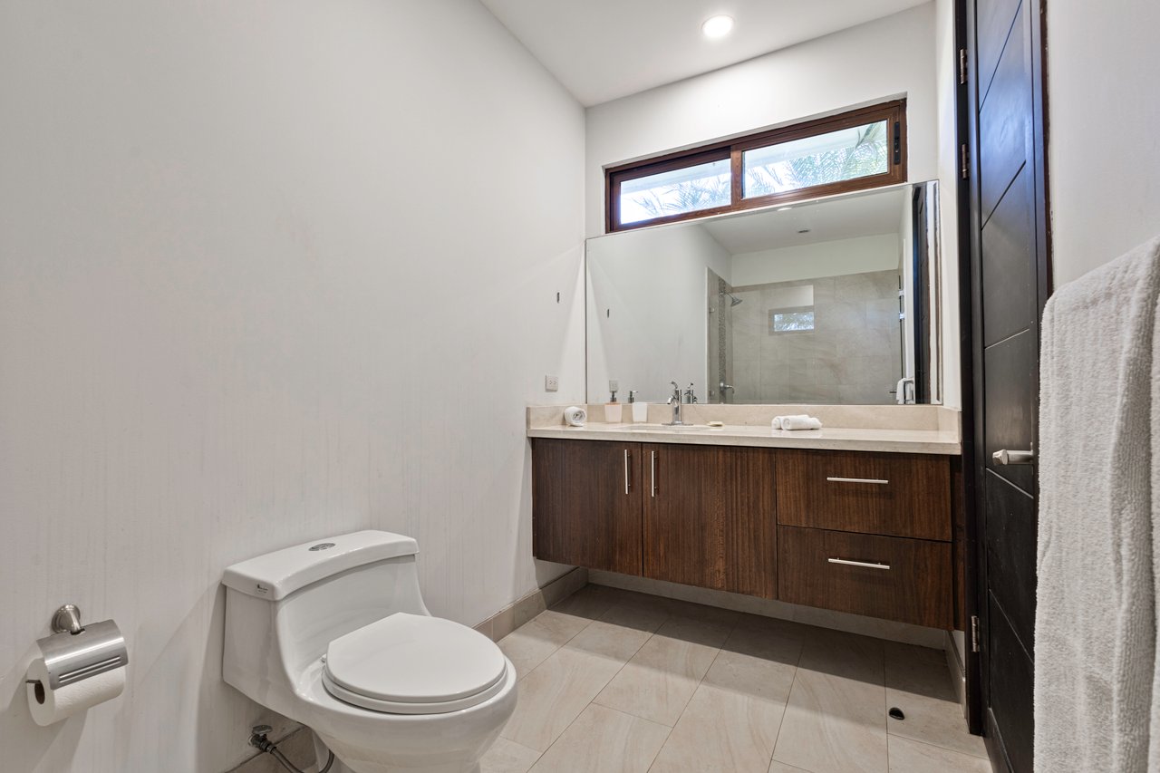 Gorgeous 5 Bedroom Home With Beach Club and Upscale Amenities