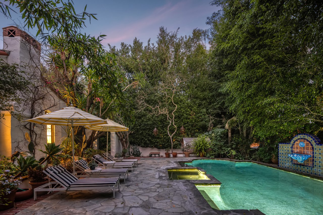 1135 Sunset Vale Ave, West Hollywood