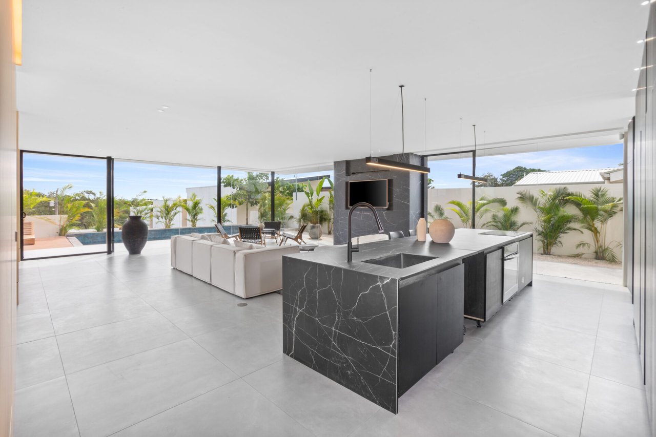 Villa Juba | Contemporary 4-Bedroom Villa with Mono Loco Beach Club Membership in Tamarindo