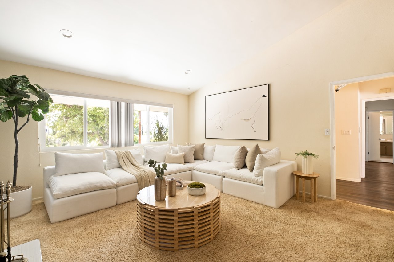 20607 Martha St, Woodland Hills