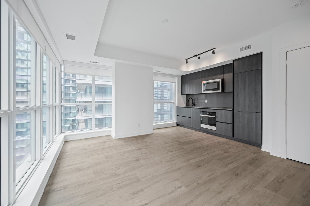 327 King Street W Unit: 3703