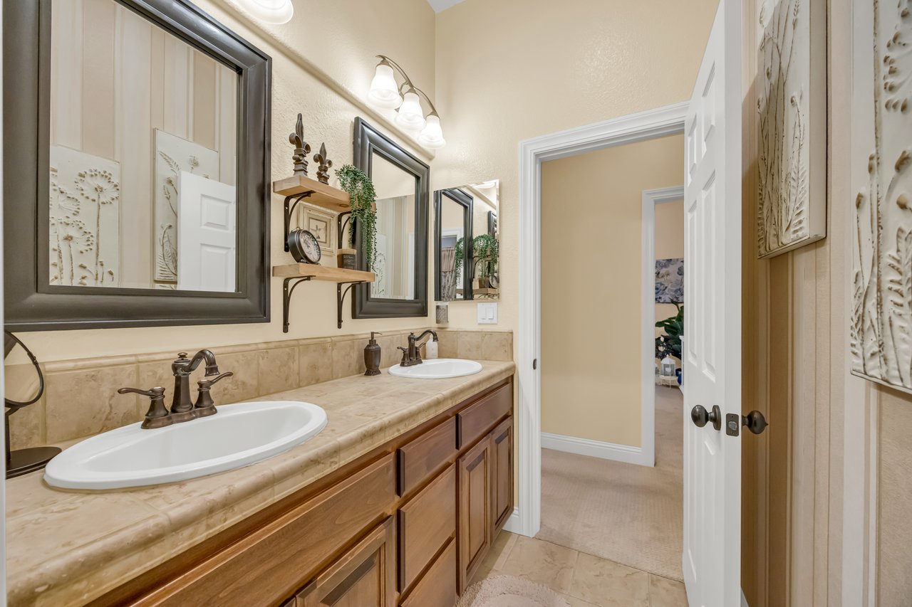 4040 Borderlands Dr
