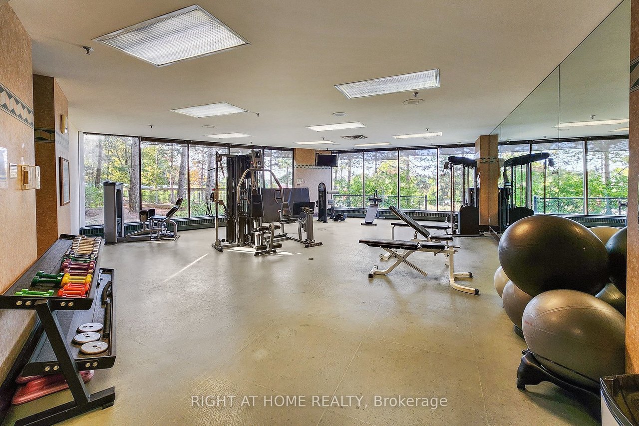 PENTHOUSE IN PRIME NORTH YORK 