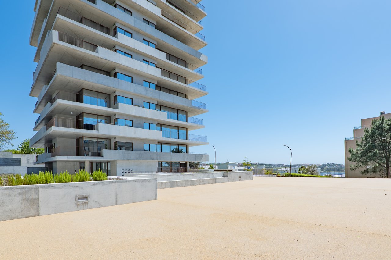 3-Bedroom Apartment with Panoramic Ocean & River Views in the iconic Foz do Douro's New Landmark - Miramar Tower 
