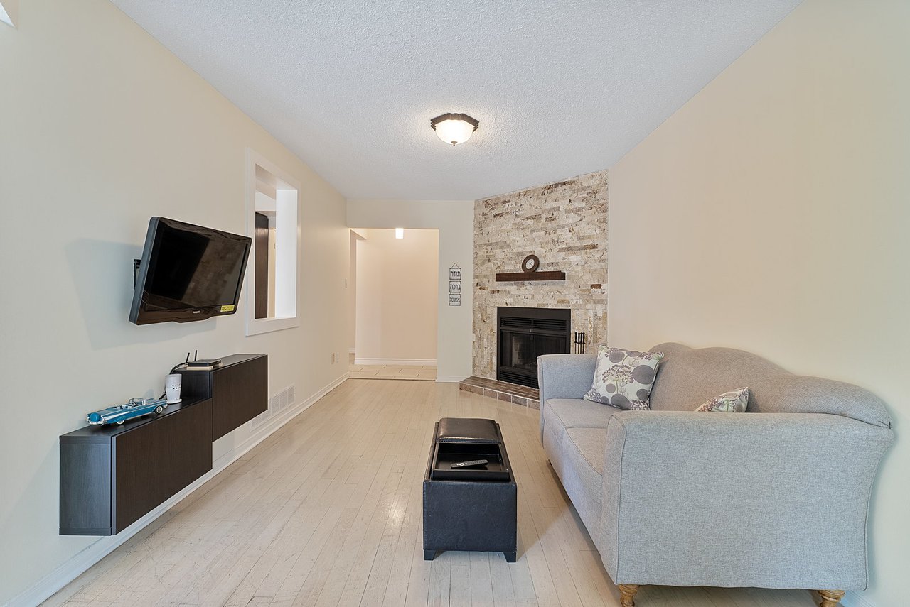 28 Thornway Ave