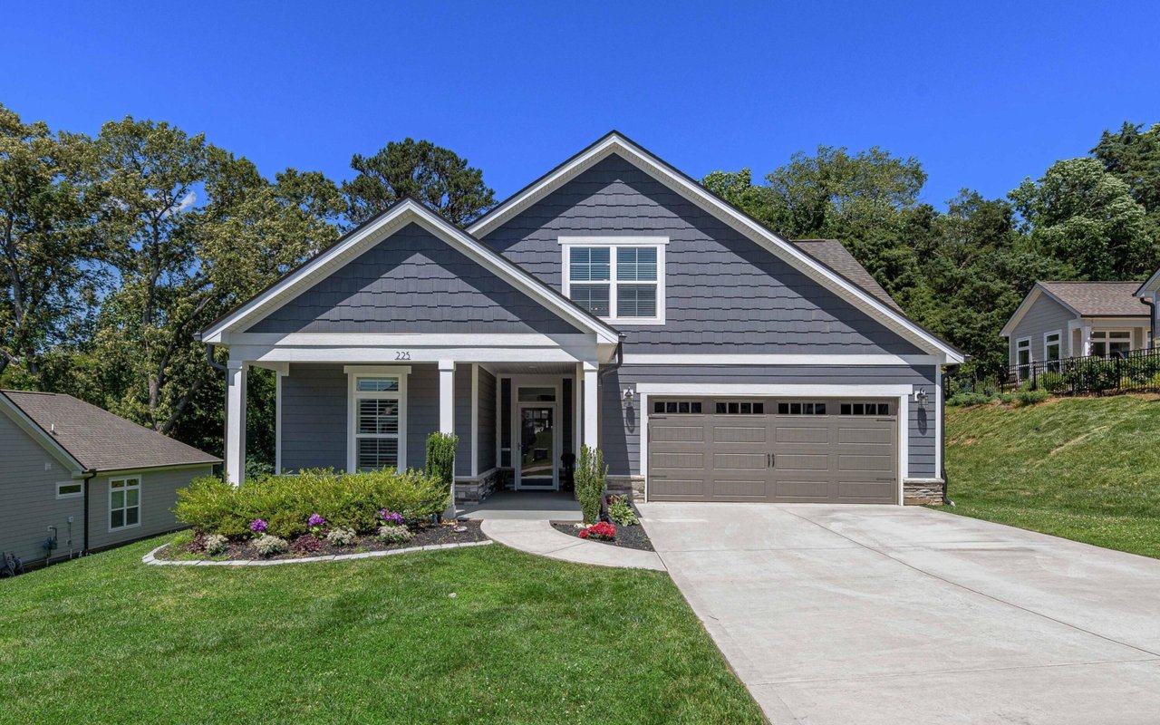 Wallace Luxury Spotlight | 225 Cedar Branch Trail Lenoir City, TN 37772