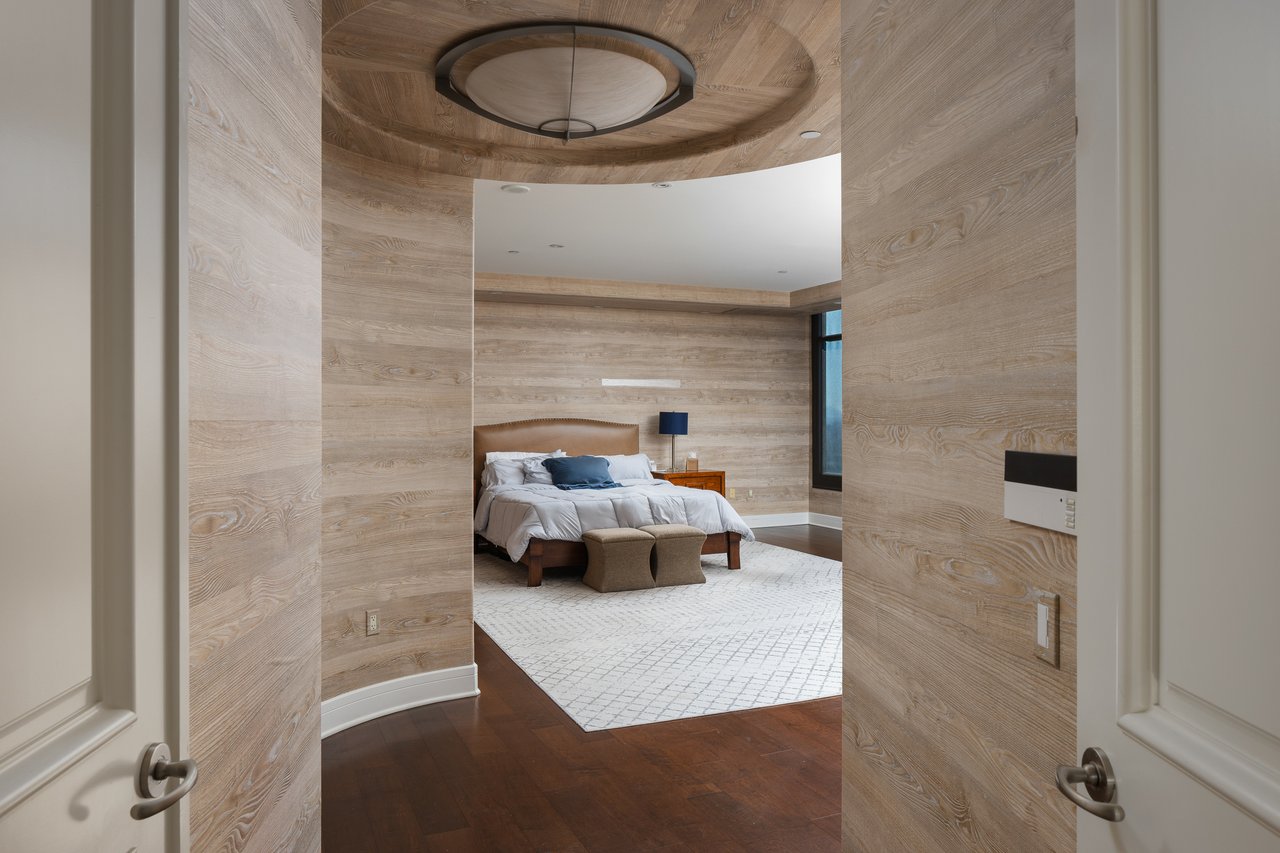 2402 E ESPLANADE Lane PH2