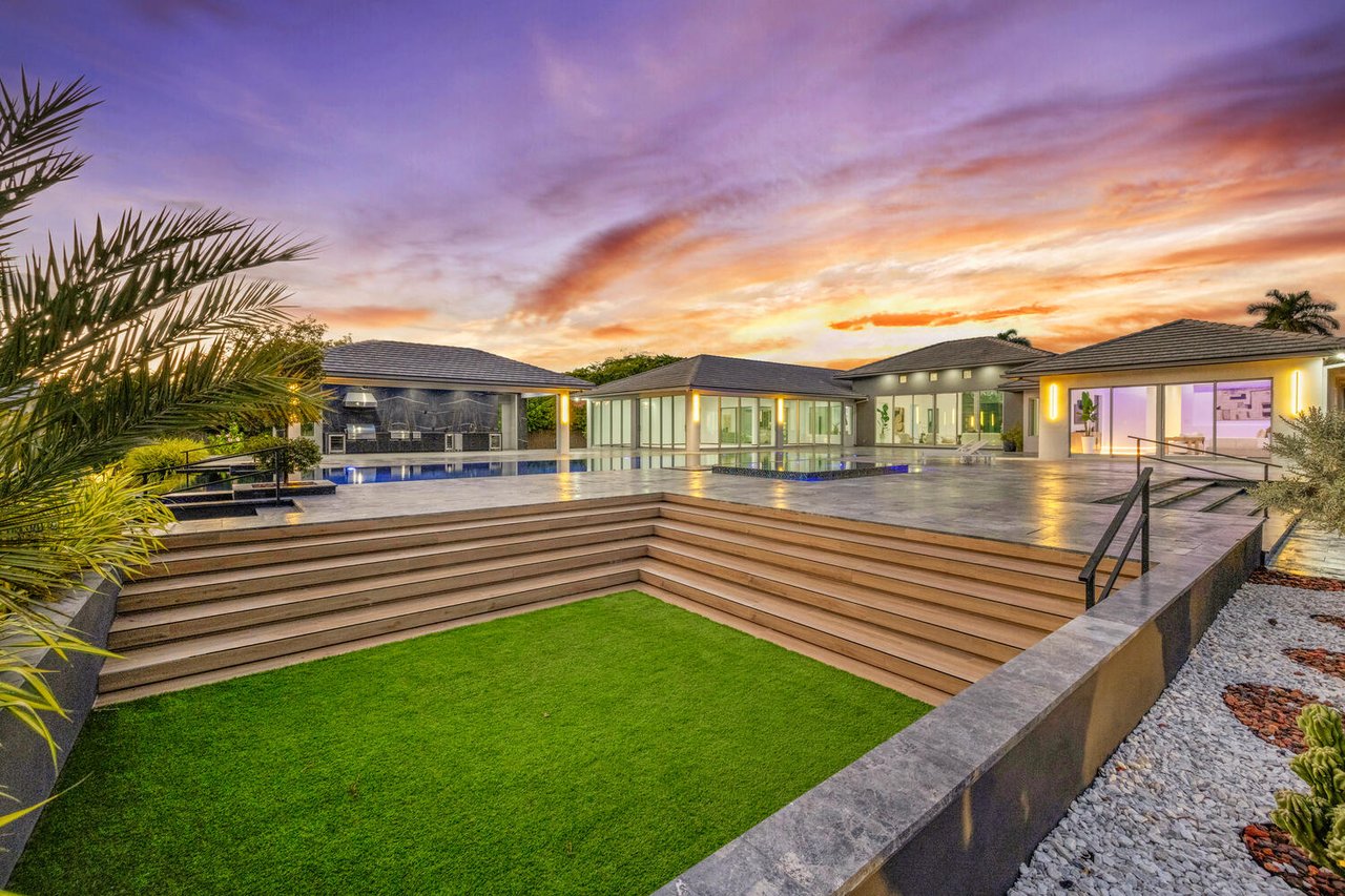 Your Private Resort - Everyday Of The Week