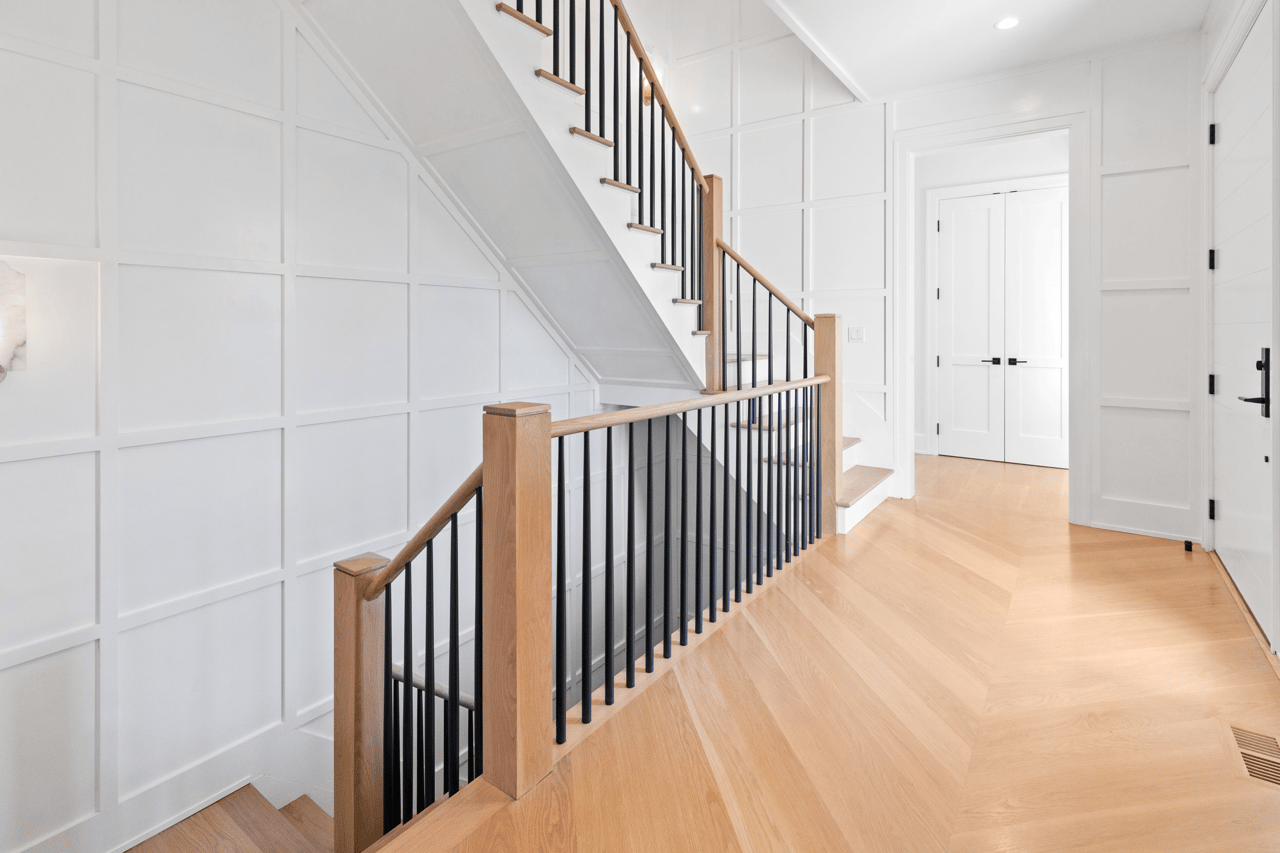 472 Edge of Woods Rd