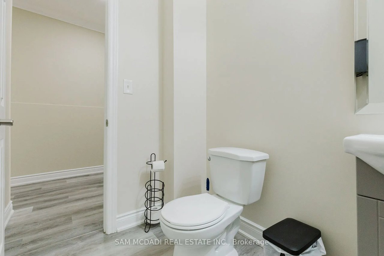 Single Office - 728 Main St E