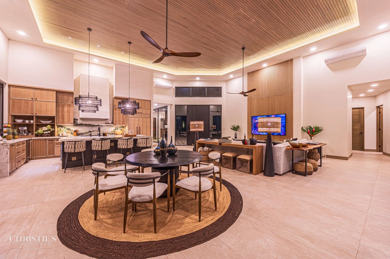 Majestic Cliff Residence Showcasing Spectacular Whitewater Views