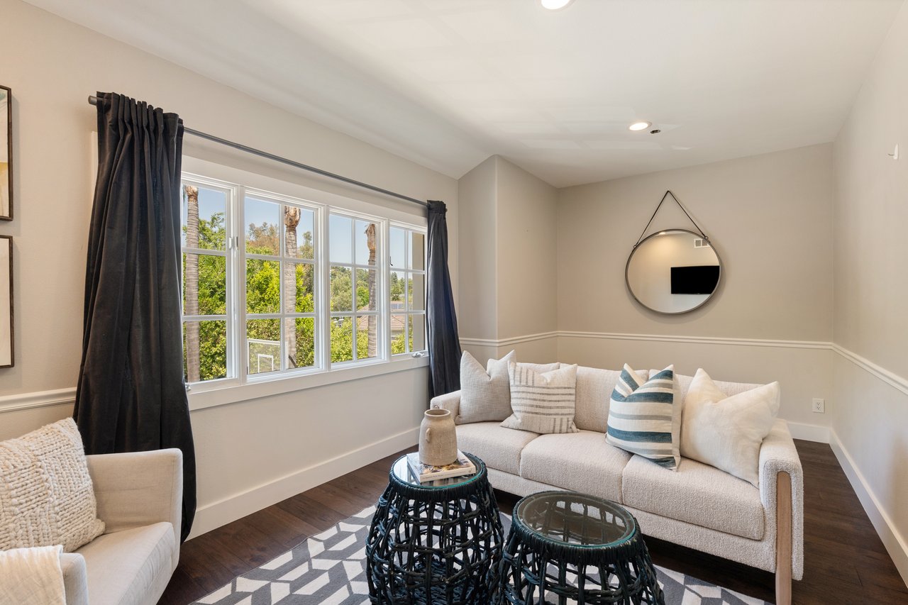 1805 Holly Tree Lane