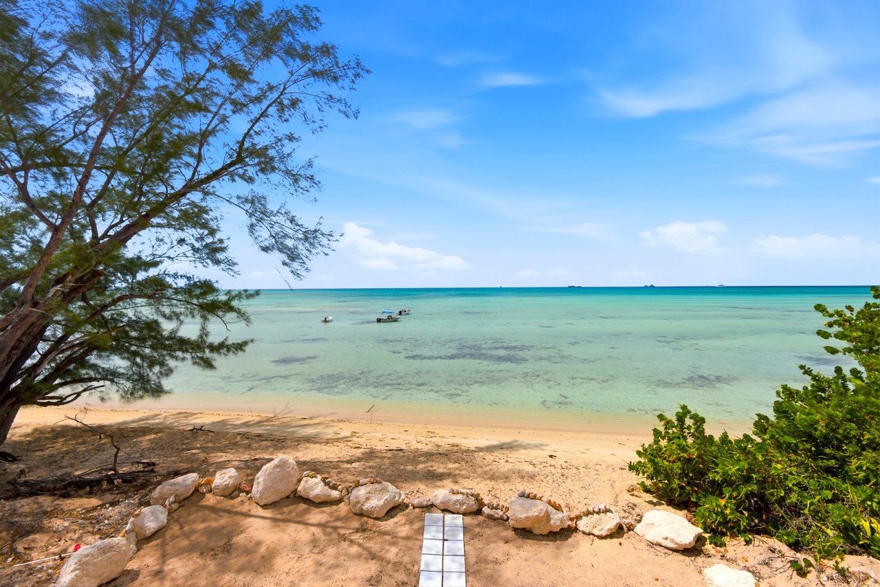 Villa Sol, Adelaide Beach
