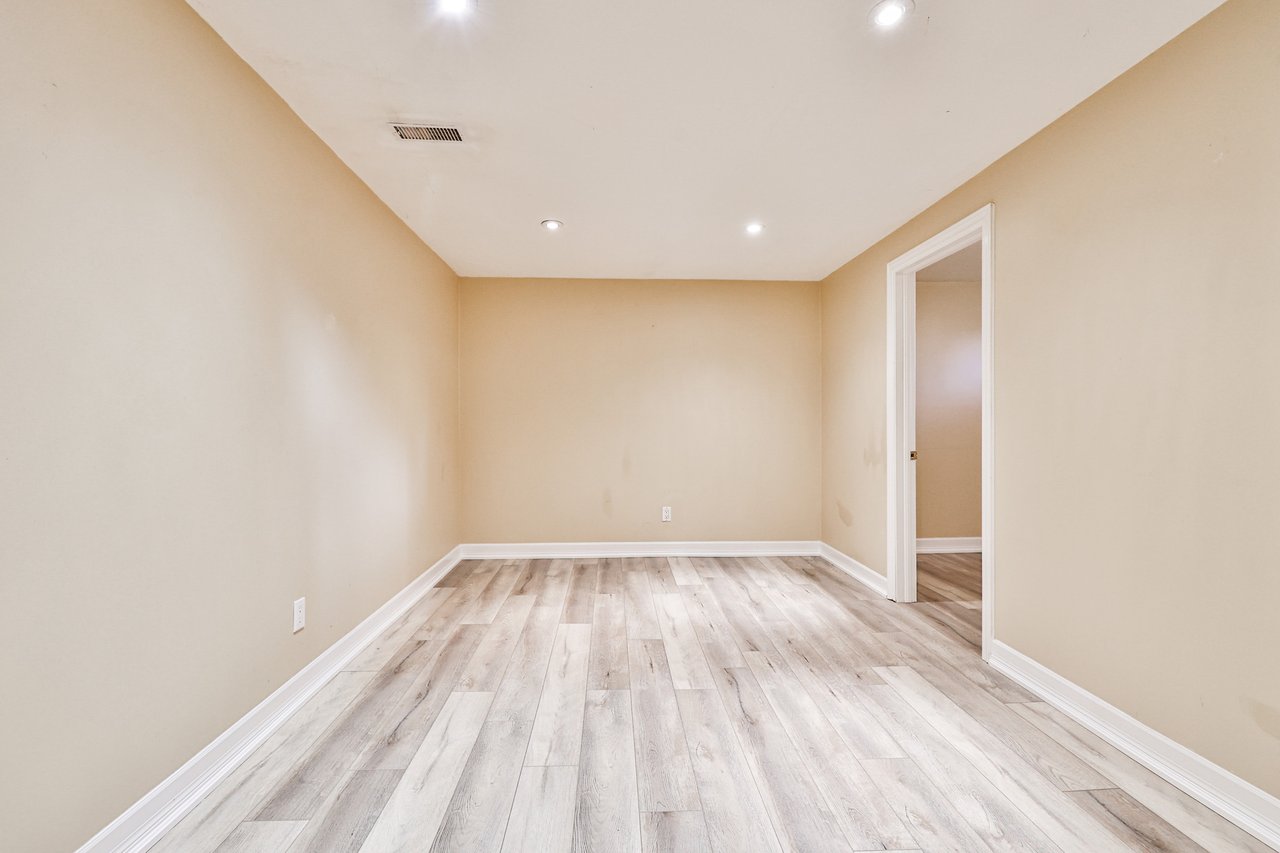 2063 Hixon Street, Oakville