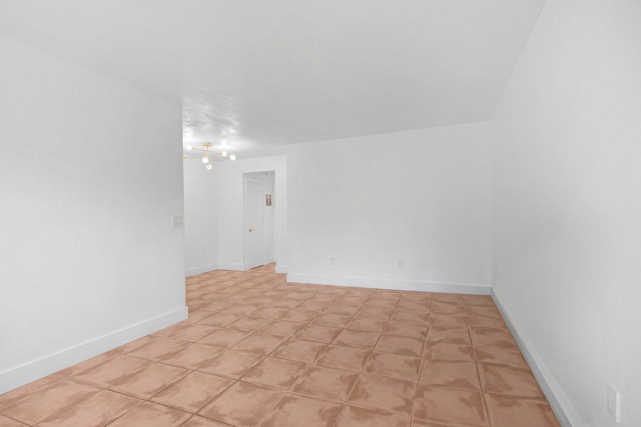 🌊 Waterfront One-Bedroom with Balcony – Miami Beach Lifestyle!