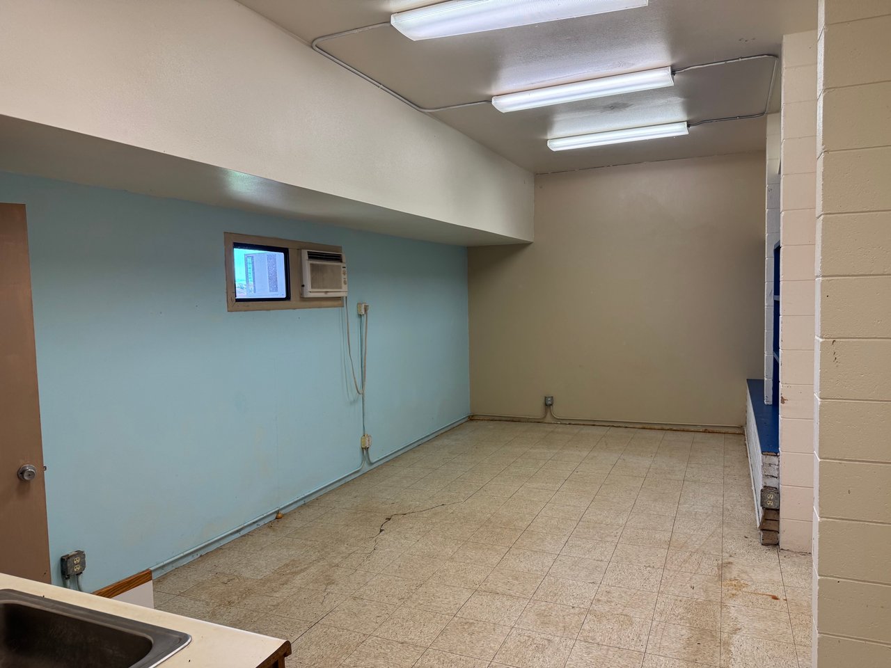 Ele'ele Shopping Center F-03