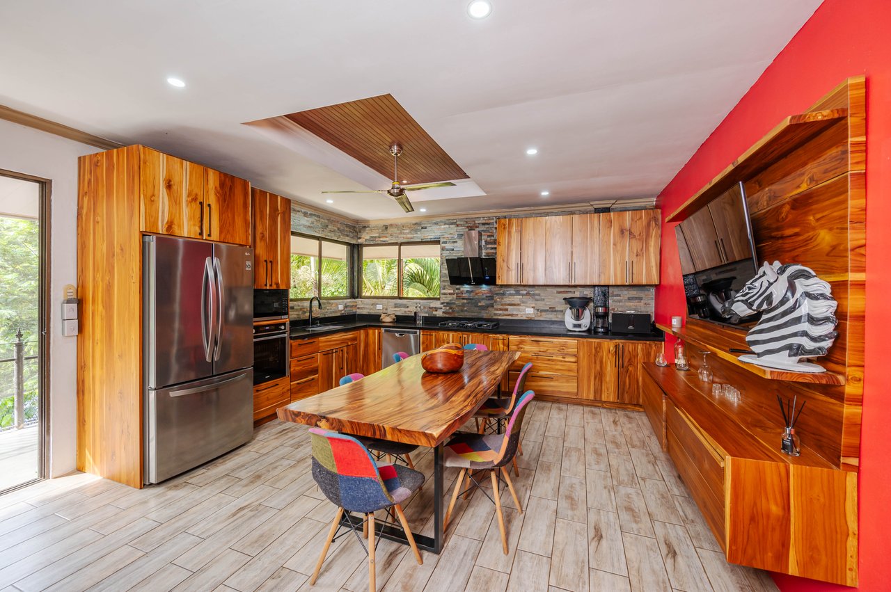 Cornett Retreat | Multi-Unit Colonial Compound 10 Mins to Playa Grande