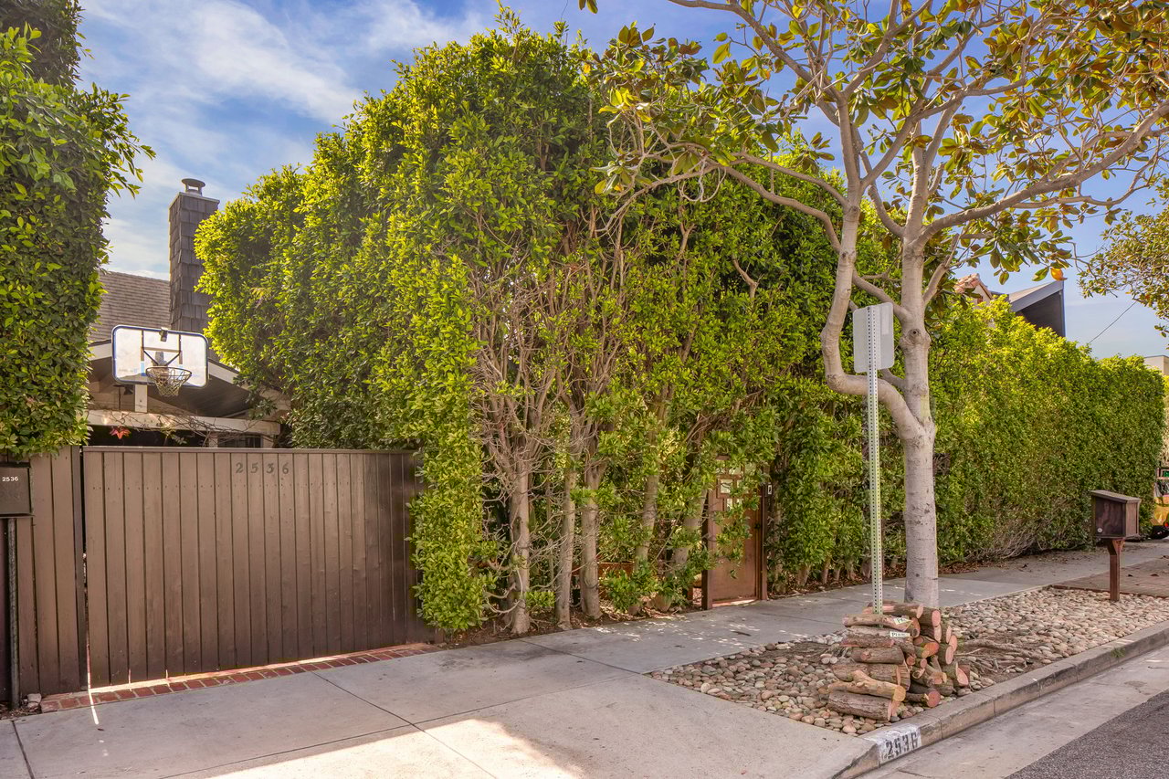 2536 Beverley Ave, Santa Monica 