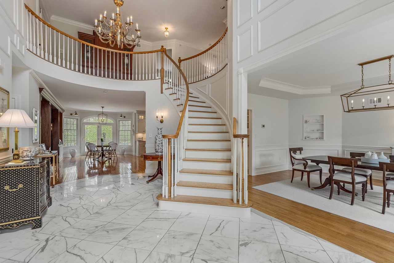 82 Woodman Ln
