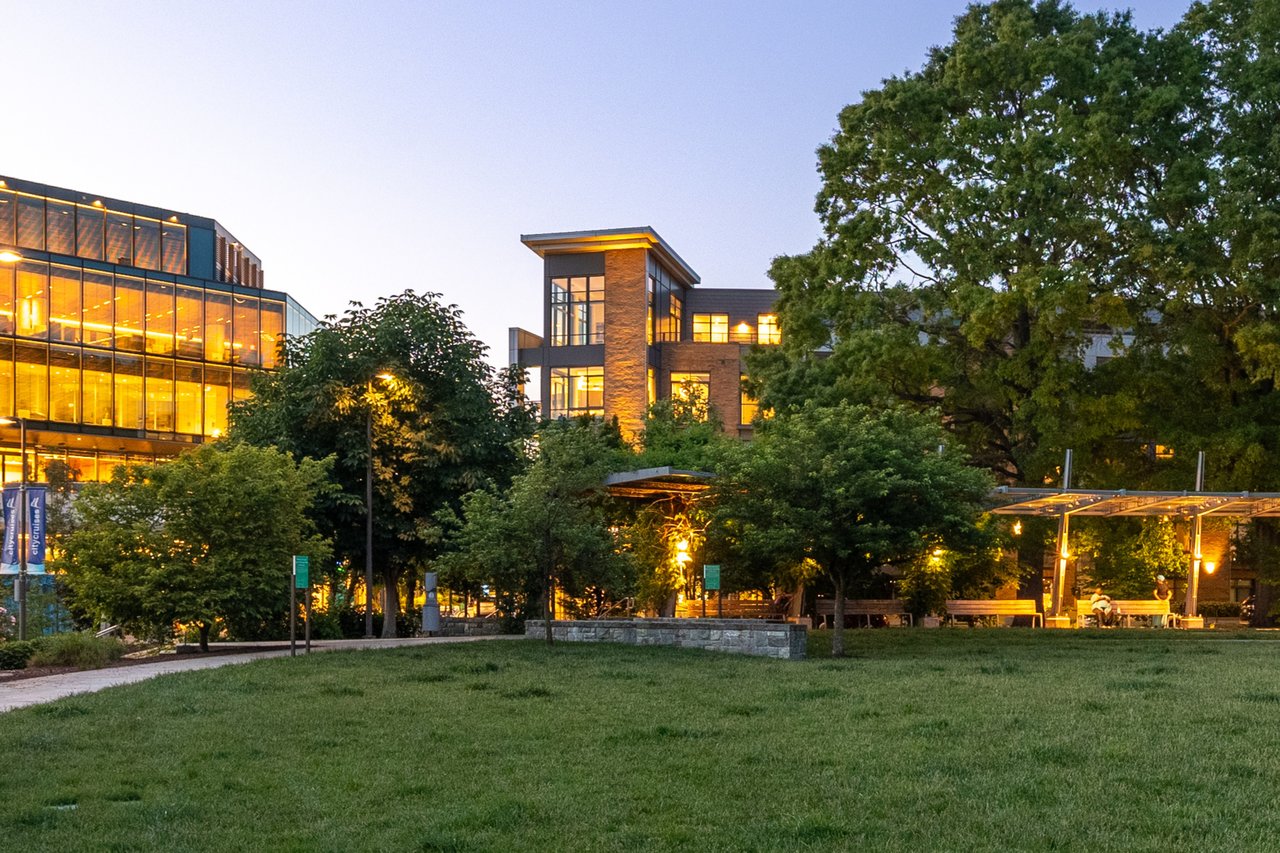 45 Sutton Square SW #306