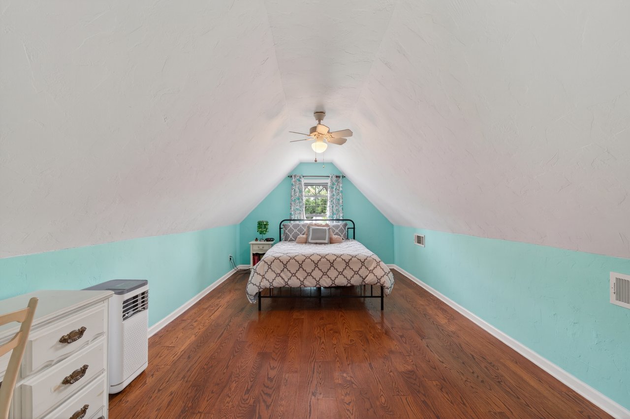 2800 Laurelwood Lane