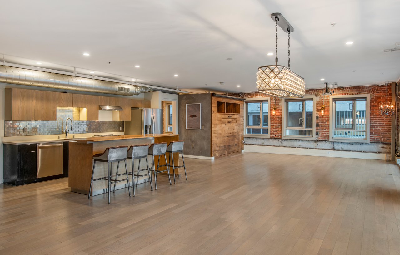 527 Molino St Unit: 202