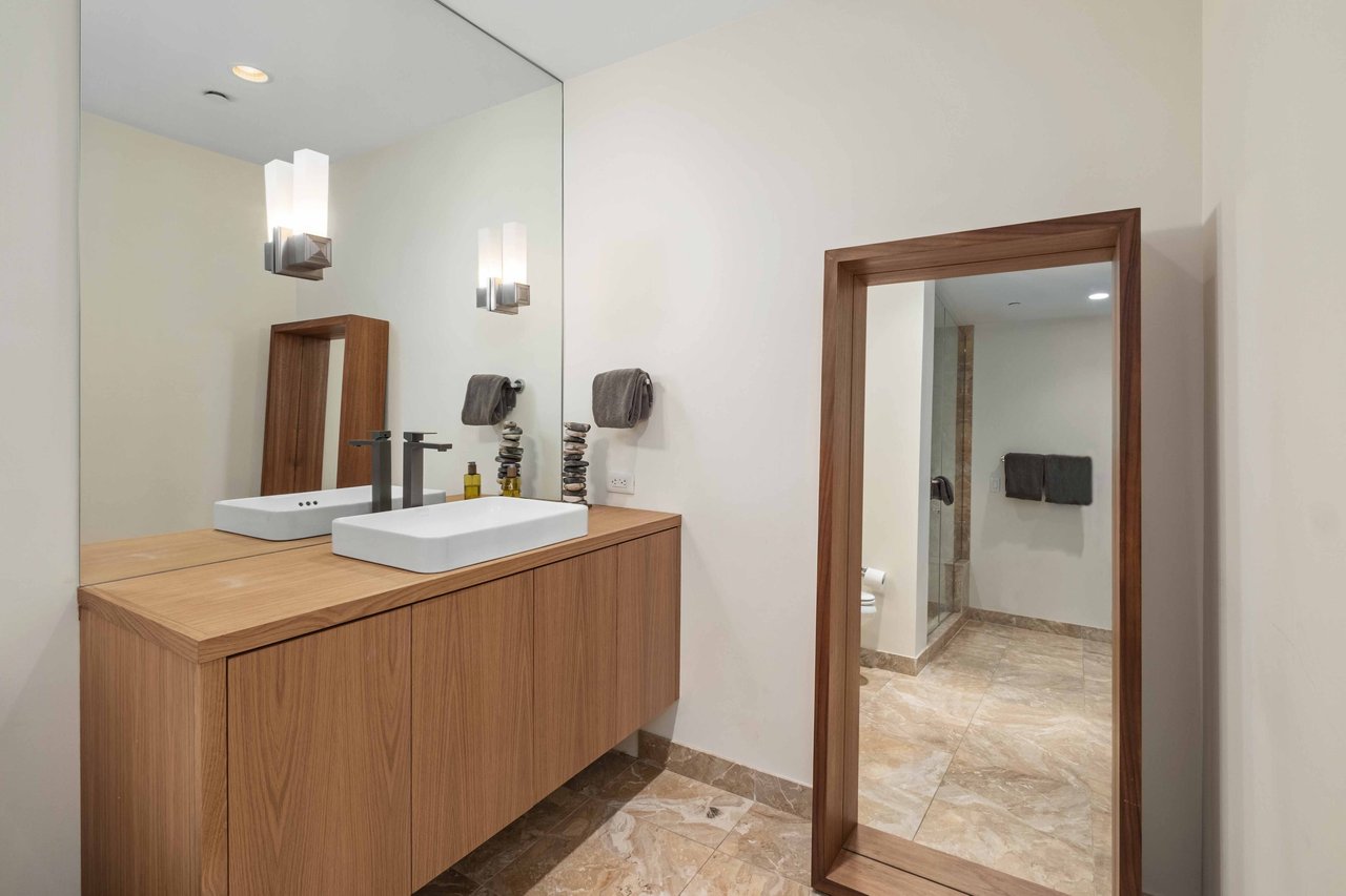 200 Congress Ave #18AE