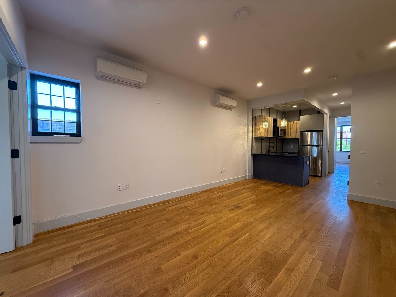241 Scholes St 2R