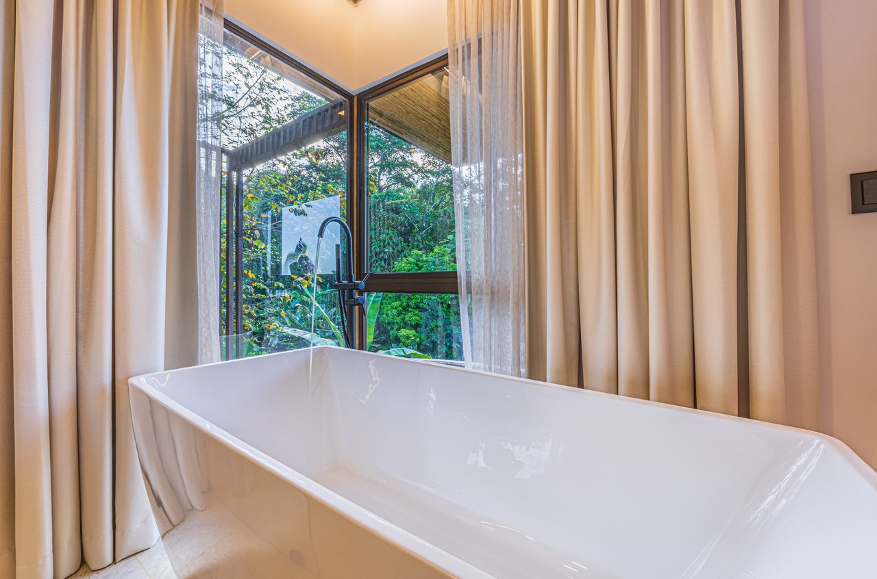 Luxury Hotel Boutique with Ocean Views | Walking distance to the beach | 13.2 Acres